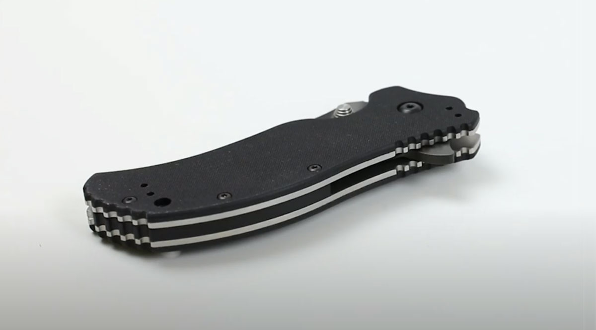 How to Open and Close a Tactical Knife | Tactical Experts