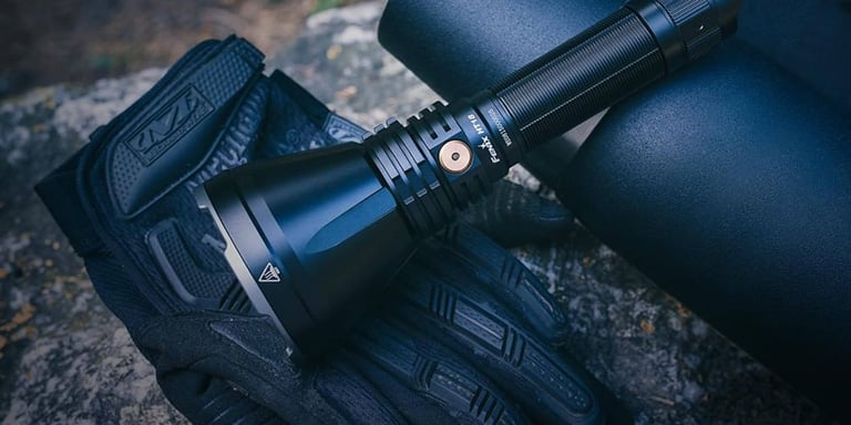 Camping Flashlights: 4 Tips To Pick A Flashlight For Camping