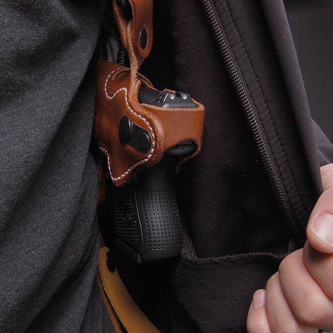 Holster d'epaule en cuir avec patte coup de pouce